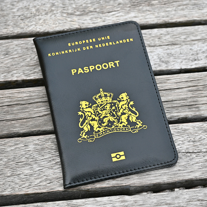 Leather Passport Cover - Perlengkapan Perjalanan Belanda Sarung Paspor Belanda